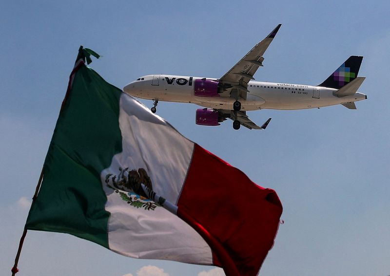&copy; Reuters. FILE PHOTO: A plane of Volaris airline arrives at Juarez International airport after the Federal Aviation Administration (FAA) said on Thursday it has upgraded Mexico's air safety rating, a move that will allow Mexican carriers to expand U.S. routes and a
