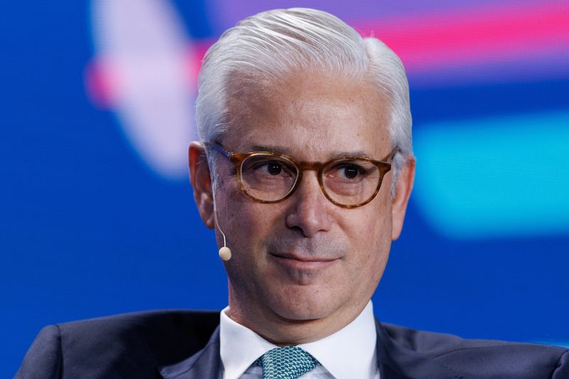 &copy; Reuters. FILE PHOTO: Charlie Scharf, CEO, Wells Fargo, speaks at the 2023 Milken Institute Global Conference in Beverly Hills, California, U.S., May 2, 2023. REUTERS/Mike Blake/File Photo