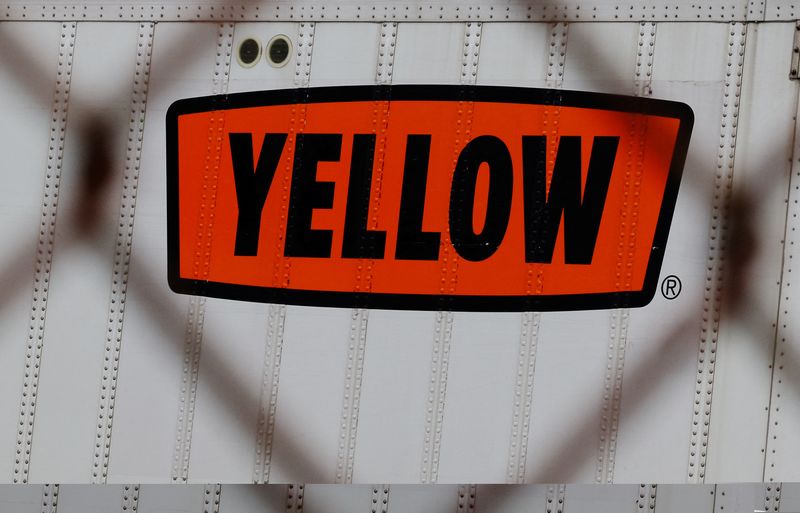 © Reuters. FILE PHOTO: Yellow Corp. trailers sit idle at a YRC shipping facility in North Reading, Massachusetts, U.S., August 16, 2023.     REUTERS/Brian Snyder/File Photo