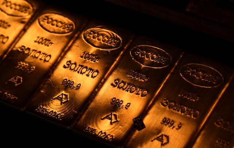 &copy; Reuters. سبائك من الذهب الخالص داخل ورشة في مصنع لتعدين المعادن الثمينة في مدينة نوفوسيبرسك الروسية في يوم 15 سبتمبر أيلول 2023 . تصوير : ألكسندر منزوك - 