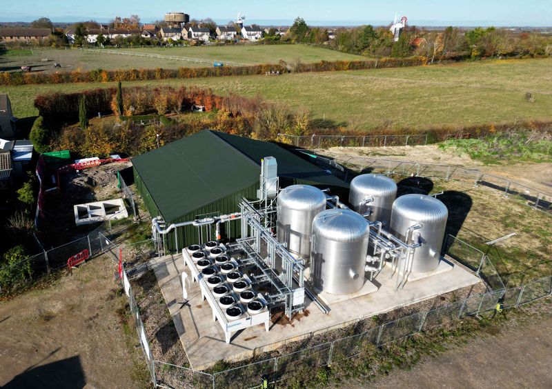 © Reuters. A view of the renewable heat pump network site in the village of Swaffham Prior, Cambridgeshire, Britain, November 23, 2023. REUTERS/Hannah McKay