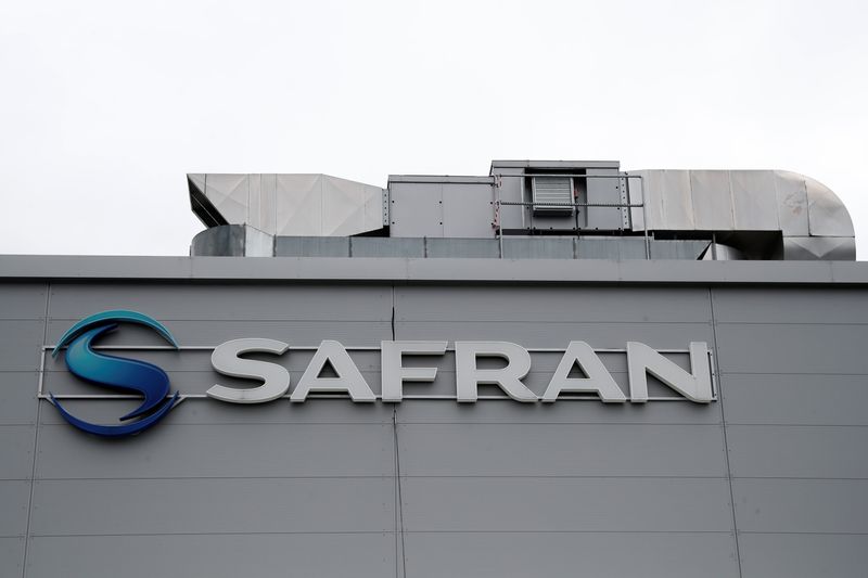 &copy; Reuters. Il logo Safran presso lo stabilimento Safran Aircraft Engines di Gennevilliers, Francia, 6 febbraio 2019. REUTERS/Benoit Tessier/File Photo