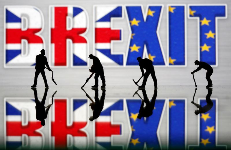 &copy; Reuters. Une illustration montrant des figurines devant le mot "Brexit". /Illustration partagée le 30 mars 2019/REUTERS/Dado Ruvic/Illustration