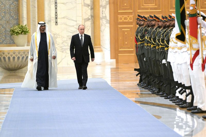 Putin vola in MO per incontrare principe saudita scortato da caccia russi