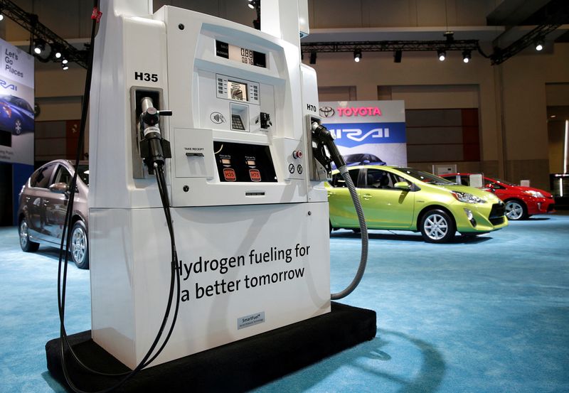 &copy; Reuters. FILE PHOTO: A hydrogen dispensing pump is seen at the 2016 Toyota fuel cell Mirai display at the press day for the Washington Auto Show in Washington January 22, 2015.     REUTERS/Gary Cameron/File Photo