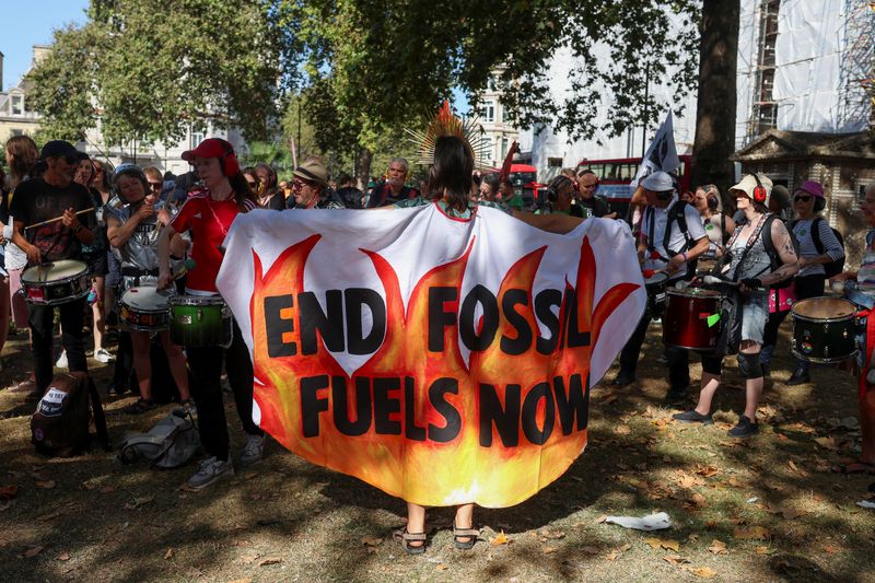 &copy; Reuters. Ativistas protestam, em Londres, pelo fim dos combustíveis fósseis
16/09/2023
REUTERS/Susannah Ireland