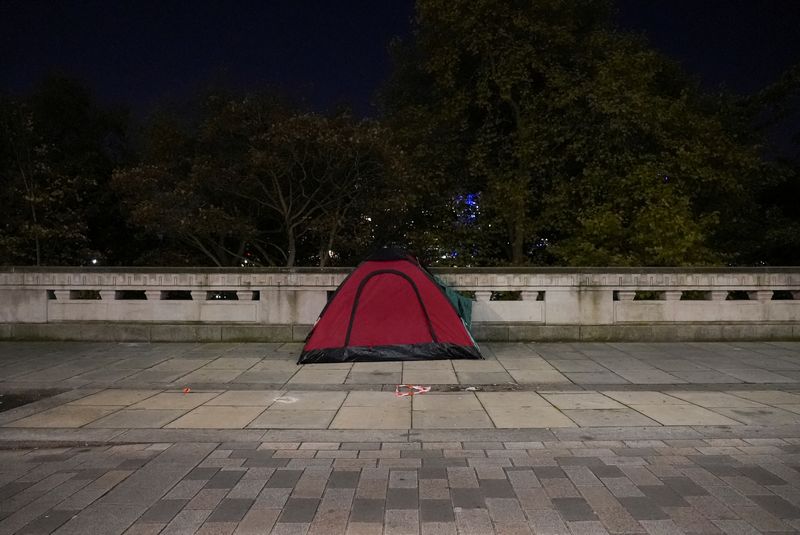 &copy; Reuters. A tent is placed on the street in London, Britain November 6, 2023. REUTERS/Natalie Thomas/File Photo