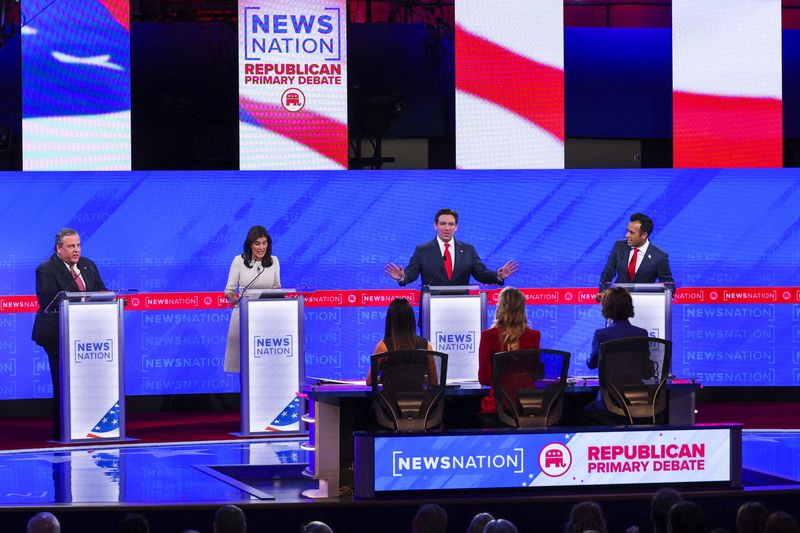 &copy; Reuters. Former New Jersey Governor Chris Christie, former U.S. Ambassador to the United Nations Nikki Haley, Florida Governor Ron DeSantis and Republican presidential candidate and businessman Vivek Ramaswamy participate in the fourth Republican candidates' debat
