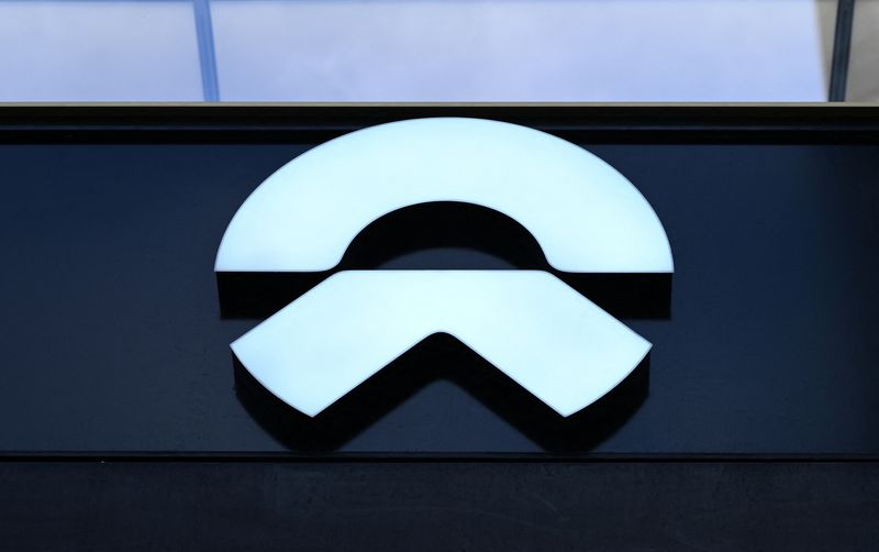 &copy; Reuters. The logo of NIO is pictured on the NIO House, the showroom of the Chinese premium smart electric vehicle manufacture NIO Inc. in Berlin, Germany August 17, 2023. REUTERS/Annegret Hilse/File Photo