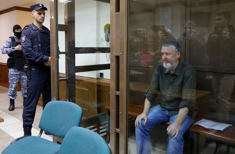 Russian nationalist who wanted to run against Putin to stay in detention