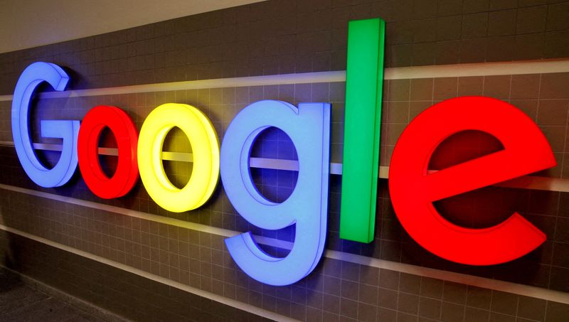 &copy; Reuters. Il logo Google presso la sede dell'azienda a Zurigo, Svizzera.    REUTERS/Arnd Wiegmann