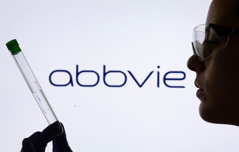 &copy; Reuters. A woman holds a test tube in front of displayed Abbvie logo in this illustration taken, May 21, 2021. REUTERS/Dado Ruvic/Illustration/ File photo