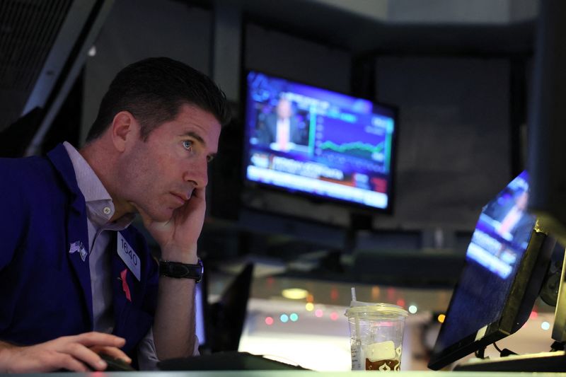 &copy; Reuters. Un trader à la Bourse de New York. /Photo prise le 4 décembre 2023/REUTERS/Brendan McDermid