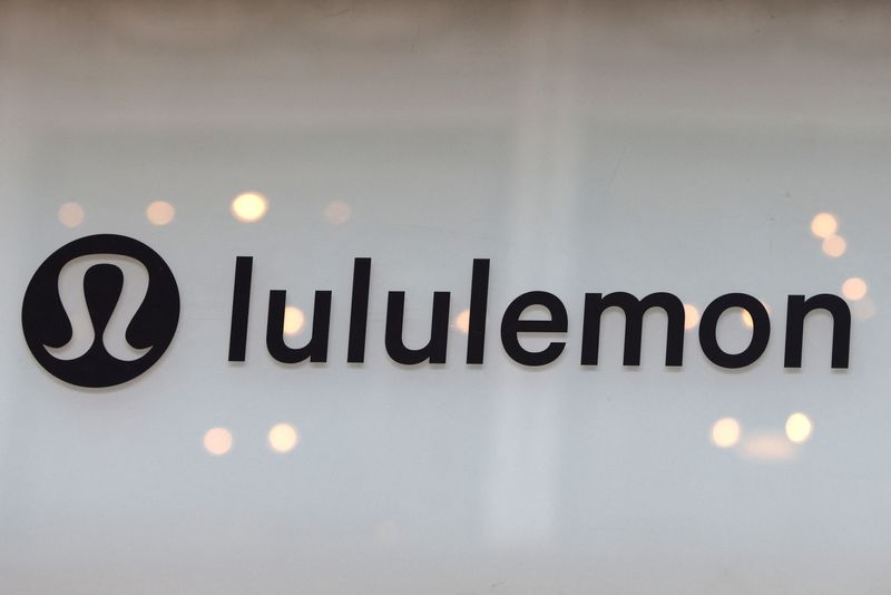 &copy; Reuters. FILE PHOTO: The logo for Lululemon Athletica is seen at a store in Manhattan, New York, U.S., December 7, 2021. REUTERS/Andrew Kelly/File Photo