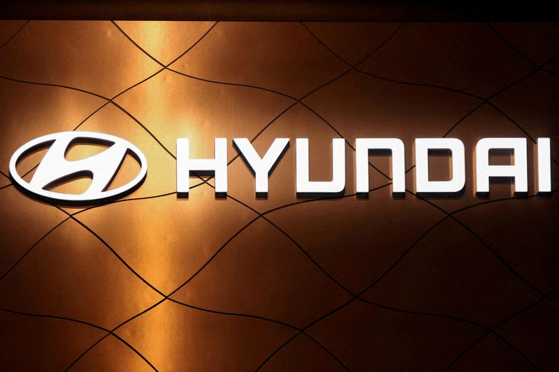 &copy; Reuters. The logo of Hyundai Motor Company is pictured at the New York International Auto Show, in Manhattan, New York City, U.S., April 13, 2022. REUTERS/Andrew Kelly/File Photo