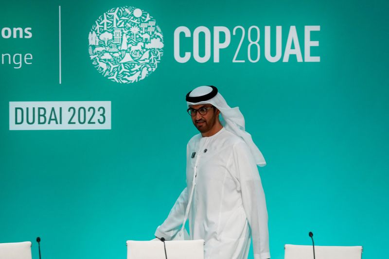 © Reuters. سلطان أحمد الجابر خلال مؤتمر صحفي في قمة الأمم المتحدة المعني بتغير المناخ كوب28 في دبي يوم الجمعة. تصوير: توماس موكويا - رويترز.