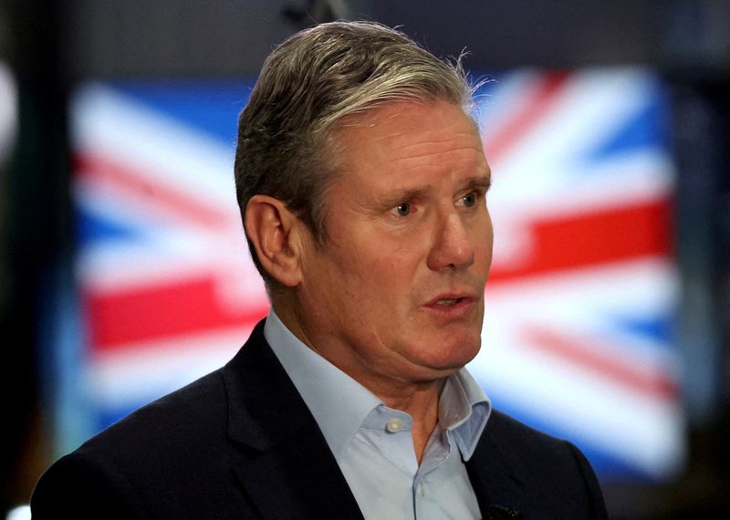 © Reuters. FILE PHOTO: Britain's Labour Party Leader Keir Starmer attends television interviews on the final day of the party's annual conference in Liverpool, Britain, October 11, 2023. REUTERS/Phil Noble/File Photo