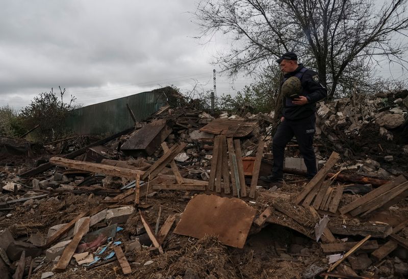 أوكرانيا: صواريخ روسية تقتل شخصا وتصيب 8 وتلحق أضرارا بخطوط كهرباء