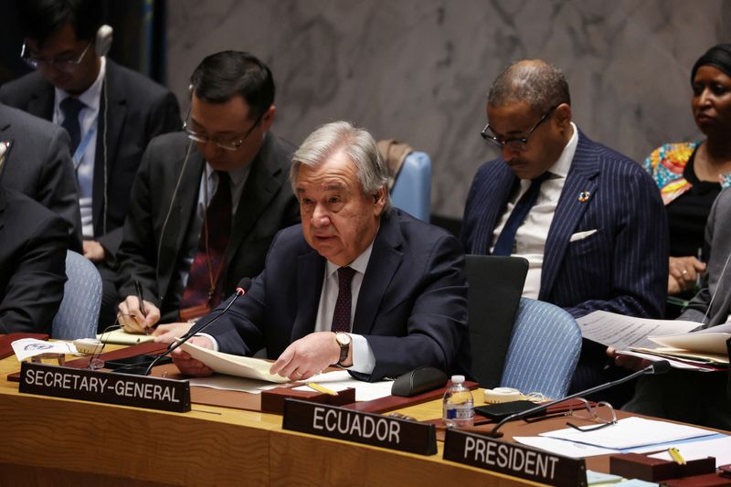 &copy; Reuters. الأمين العام للأمم المتحدة أنطونيو جوتيريش خلال حديثه في اجتماع مجلس الأمن بشأن تفعيل المادة 99 من ميثاق الأمم المتحدة لاحتواء الأزمة الإنس