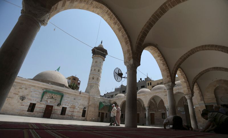 &copy; Reuters. La Grande Mosquée al Omari de Gaza. /Photo prise le 20 août 2017/REUTERS/Ibraheem Abu Mustafa