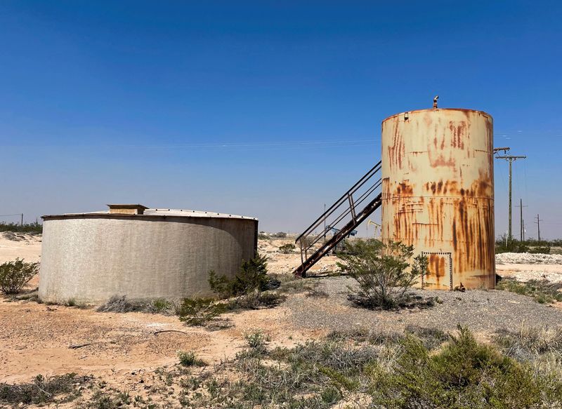 &copy; Reuters. FILE PHOTO: An oil tank is pictured in the Permian basin, Loco Hills regions, New Mexico, U.S., April 6, 2023. REUTERS/Liz Hampton/File Photo