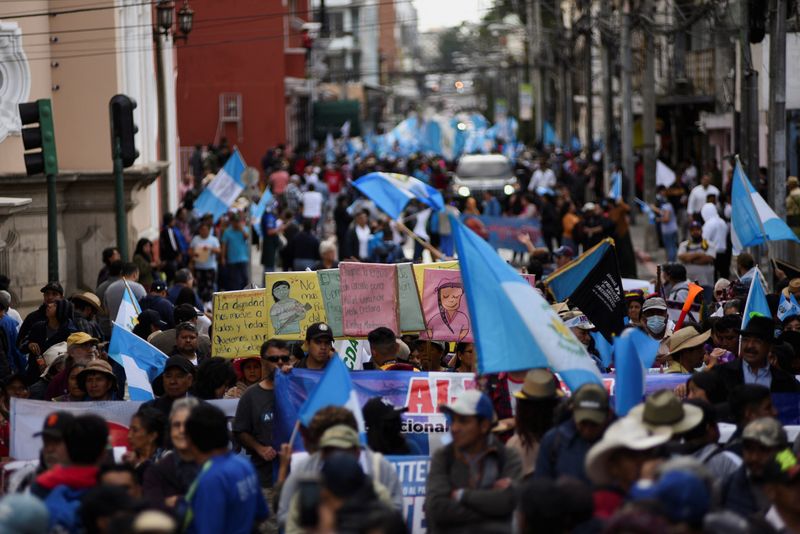 &copy; Reuters. People march during a protest in support of democracy and to demand a peaceful democratic transition of power, in Guatemala City, Guatemala, December 7, 2023. REUTERS/Cristina Chiquin/File photo