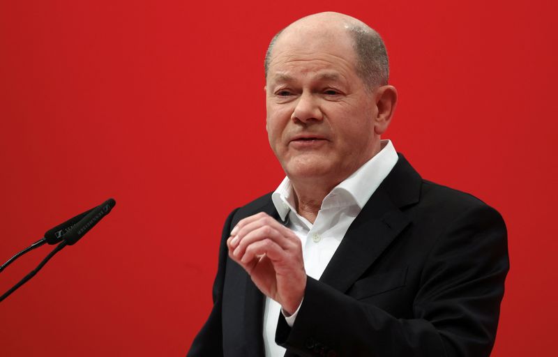 &copy; Reuters. German Chancellor Olaf Scholz addresses the delegates of the SPD’s party convention in Berlin, Germany, December 9, 2023. REUTERS/Liesa Johannssen