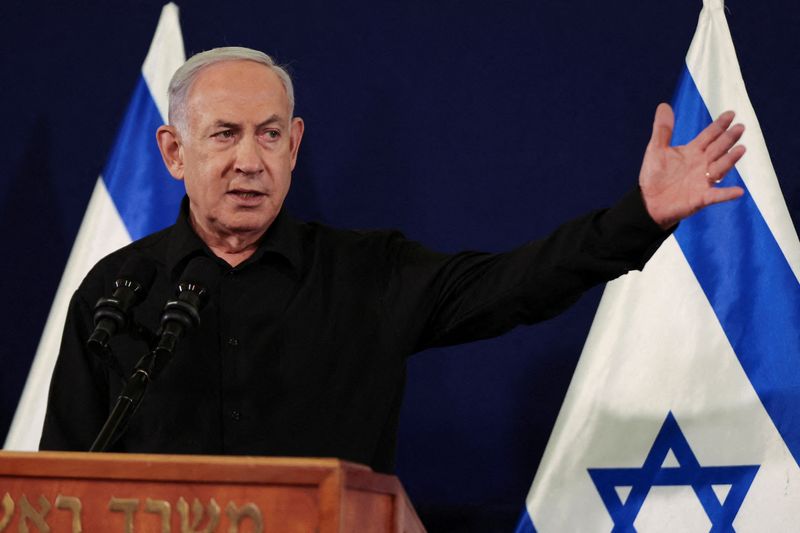 &copy; Reuters. رئيس الوزراء الإسرائيلي بنيامين نتنياهو خلال مؤتمر صحفي في قاعدة كيرا العسكرية في تل أبيب في يوم 28 أكتوبر تشرين الأول 2023 . صورة لرويترز من مم