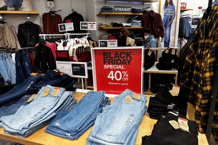 Macy's investors mount $5.8 billion buyout bid By Reuters
