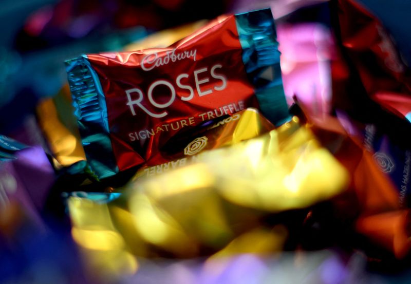 &copy; Reuters. Cadbury Roses chocolates are seen in their box in this illustration taken November 29, 2023. REUTERS/Phil Noble/Illustration/file photo