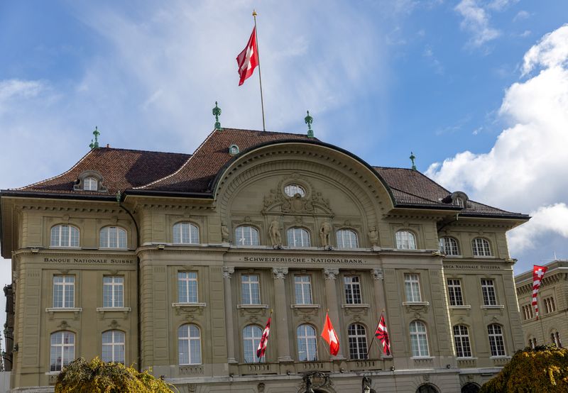 &copy; Reuters. FILE PHOTO: The Swiss National Bank (SNB) is pictured in Bern, Switzerland, November 15, 2023.  REUTERS/Denis Balibouse/File Photo