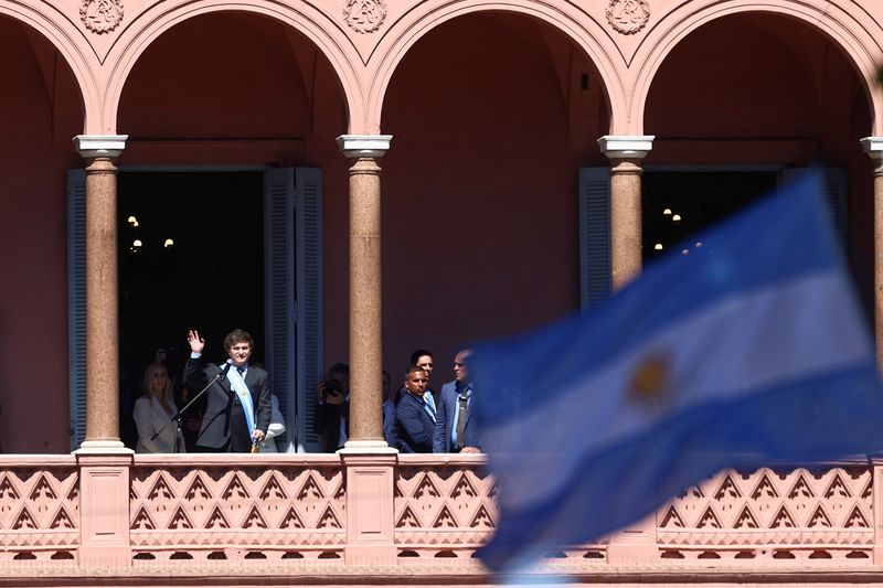 &copy; Reuters. Argentina's President Javier Milei addresses supporters gathered outside Casa Rosada after his swearing-in ceremony, in Buenos Aires, Argentina December 10, 2023. REUTERS/Matias Baglietto/File Photo