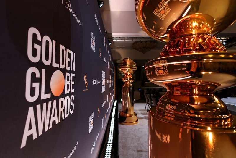 &copy; Reuters. Estatuetas do Globo de Ouro expostas durante anúncio de indicados ao prêmio em Beverly Hills
11/12/2023 REUTERS/Mike Blake