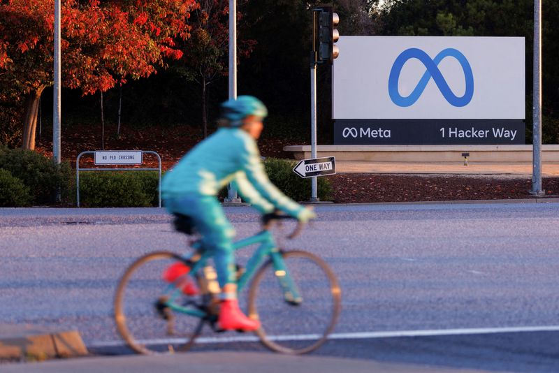 &copy; Reuters. FILE PHOTO: A cyclist rides past the Meta sign outside the headquarters of Facebook parent company Meta Platforms Inc in Mountain View, California, U.S. November 9, 2022.  REUTERS/Peter DaSilva