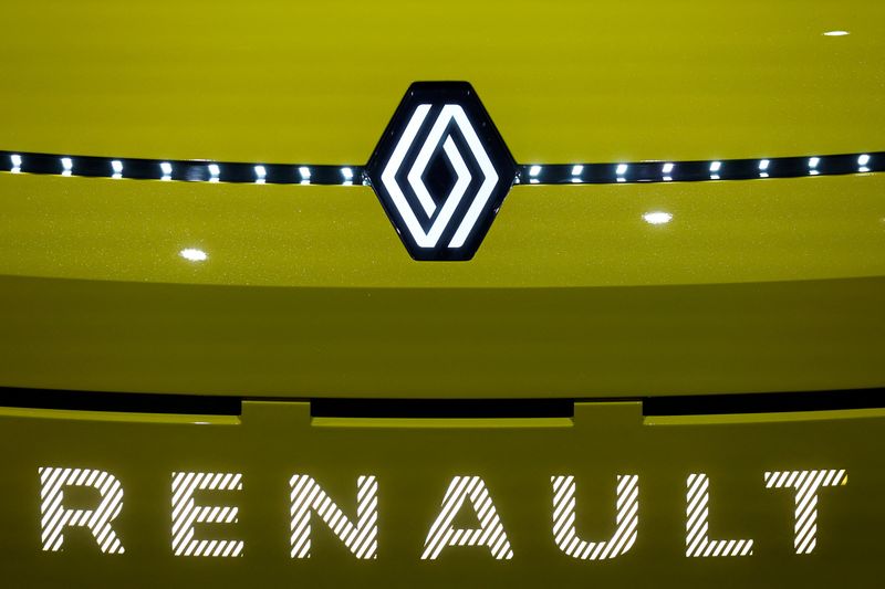&copy; Reuters. Voiture prototype électrique Renault 5 E-TECH exposée à Paris. /Photo prise le 15 novembre 2023/REUTERS/Gonzalo Fuentes