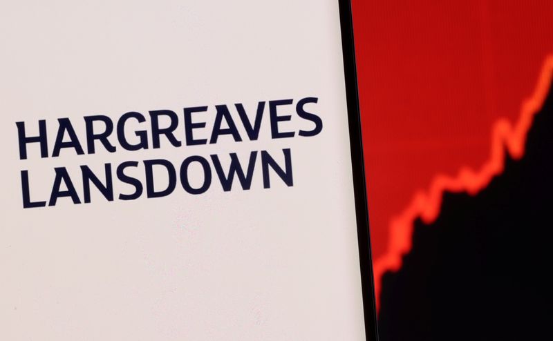 © Reuters. Hargreaves Lansdown logo is seen on a smartphone in front of displayed stock graph in this illustration taken, December 1, 2021. REUTERS/Dado Ruvic/Illustration
