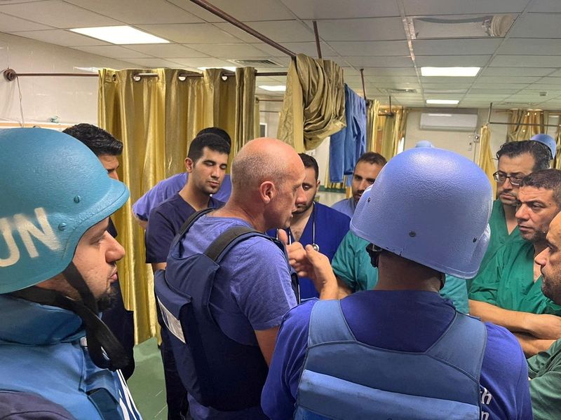&copy; Reuters. Equipe liderada pela OMS visita hospital Al Shifa em Gaza
 18/11/2023   Divulgação via REUTERS