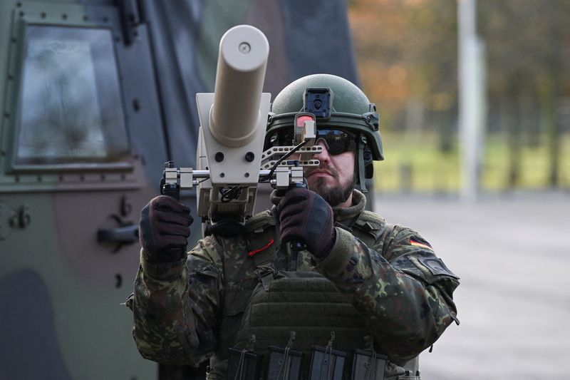&copy; Reuters. A soldier holds a mobile jammer as part of an anti-drone system of German military Bundeswehr, in Bonn, Germany, November 16, 2023. REUTERS/Jana Rodenbusch/File Photo
