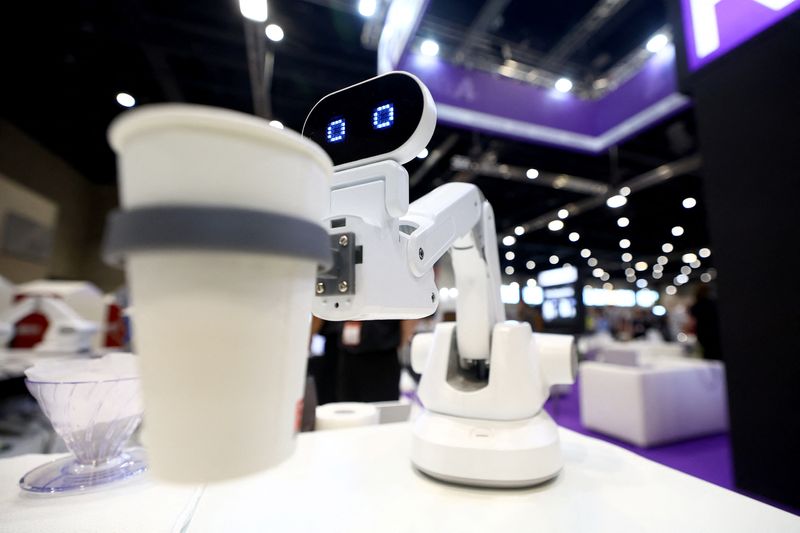 © Reuters. FILE PHOTO: Huenit, an AI camera and modular robot arm, moves a coffee cup at Huenit company's stand at during the opening day of the international consumer technology fair IFA in Berlin, Germany September 1, 2023. REUTERS/Lisi Niesner/File Photo