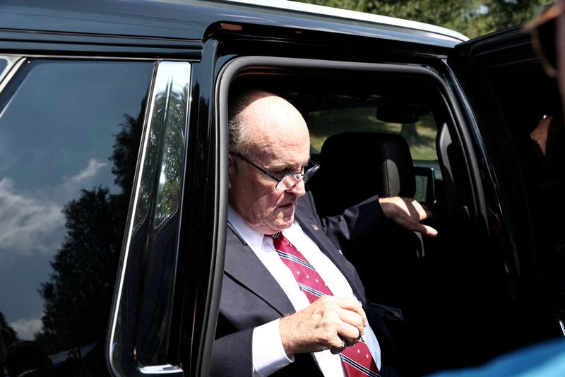 &copy; Reuters. Former New York City Mayor Rudy Giuliani gets out of his car to speak to reporters outside the Fulton County Jail after surrendering to face state charges arising from actions he is accused of taking to overturn former U.S. President Donald Trump's 2020 e