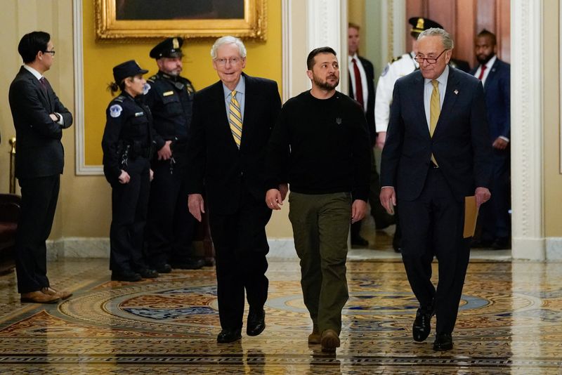 &copy; Reuters. Ukrainian President Volodymyr Zelenskiy walks next to U.S. Senate Majority Leader Chuck Schumer (D-NY) and U.S. Senate Minority Leader Mitch McConnell (R-KY) as he arrives for a meeting with all U.S. senators at the Capitol in Washington, U.S., Dec