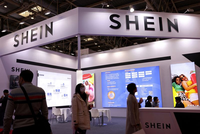 &copy; Reuters. FILE PHOTO: People walk past the booth of fashion retailer Shein during the first China International Supply Chain Expo (CISCE) in Beijing, China November 28, 2023. REUTERS/Florence Lo/File Photo