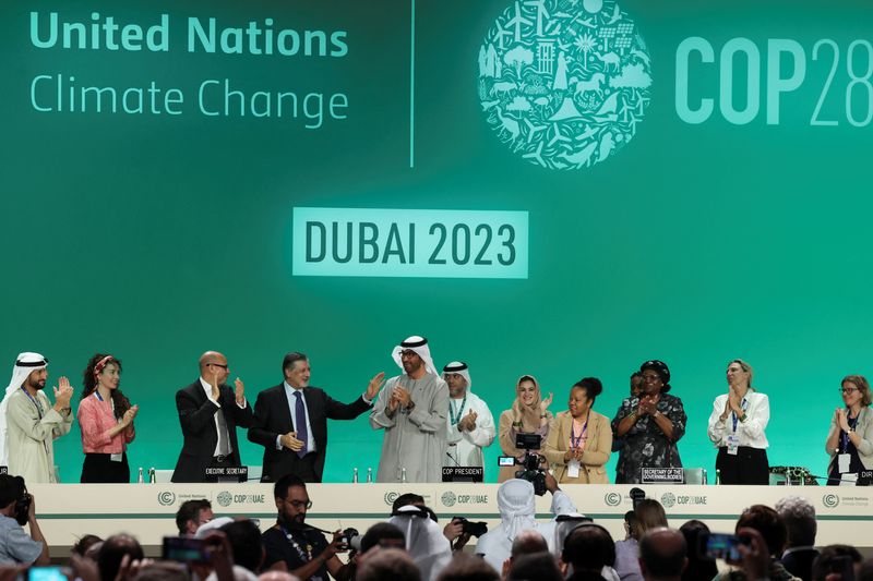 Casi 200 países acuerdan en la COP28 empezar a abandonar los combustibles fósiles