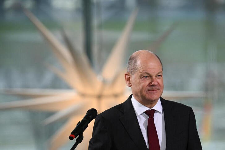 &copy; Reuters. German Chancellor Olaf Scholz speaks, as he receives relatives of members of the German Armed Forces and police officers on foreign missions, in Berlin, Germany December 11, 2023. REUTERS/Annegret Hilse