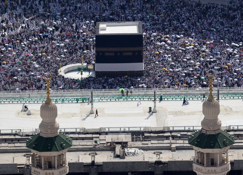&copy; Reuters. مشهد من الجو للكعبة خلال موسم الحج بمدينة مكة يوم 30 يونيو حزيران 2023. تصوير: محمد عبد الغني - رويترز.

