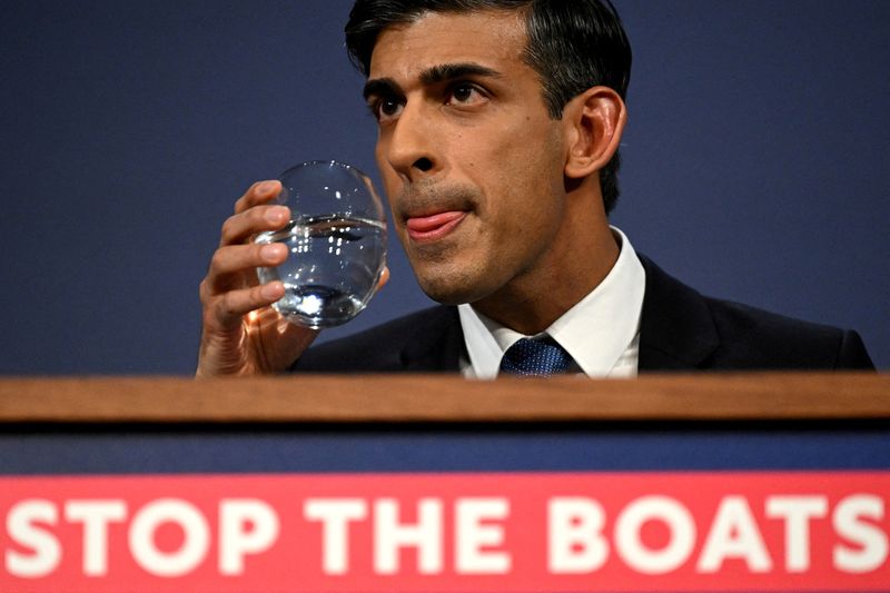 &copy; Reuters. British Prime Minister Rishi Sunak drinks water during a press conference following the launch of new legislation on migrant channel crossings at Downing Street on March 7, 2023 in London, United Kingdom. Leon Neal/Pool via REUTERS/File Photo