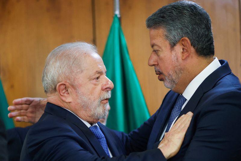 &copy; Reuters. Presidente Luiz Inácio Lula da Silva e presidente da Câmara, Arthur Lira, no Palácio do Planalto
11/01/2023
REUTERS/Adriano Machado
