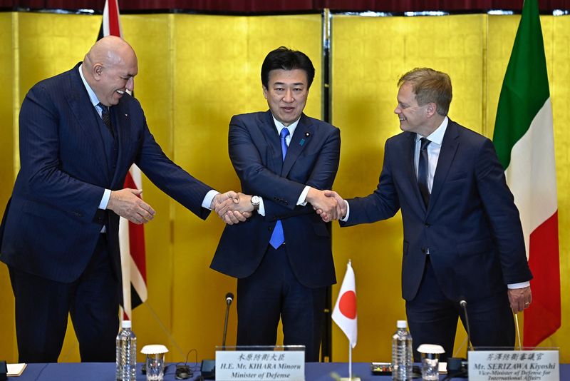 &copy; Reuters. Britain's Defense Minister Grant Shapps, Italian Defense Minister Guido Crosetto, with Japanese Defense Minister Minoru Kihara , shake hands on the day of a trilateral meeting at the defense ministry on December 14, 2023, in Tokyo, Japan.    David Mareuil