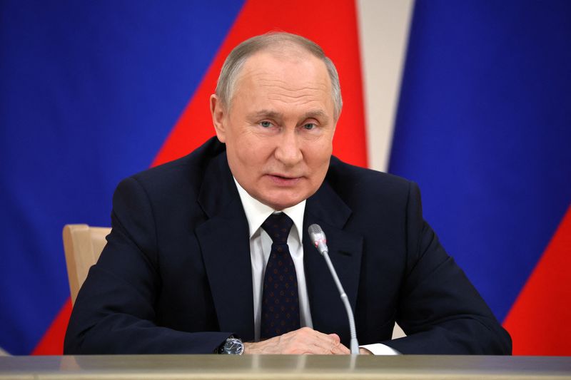 &copy; Reuters. 　ロシアのプーチン大統領は１４日に開いた年末記者会見で、今年のインフレ率が約８％になる可能性があると述べた。代表撮影（２０２３年　ロイター）