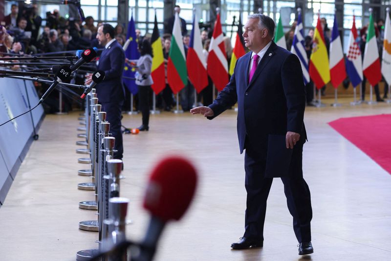 &copy; Reuters. El primer ministro de Hungría, Viktor Orban, habla ante los medios de comunicación en una cumbre de líderes de la Unión Europea, en Bruselas, Bélgica. 14 de diciembre de 2023. REUTERS/Johanna Geron